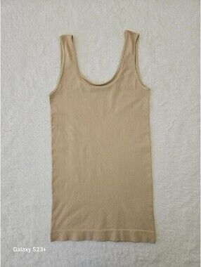 Beige seamless scoop-neck Tees by Tina tank top